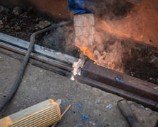 Naprawa pękniętej szyny na placu Jana Pawła II