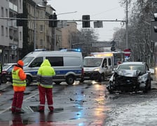Akcja służb po wypadku na skrzyżowaniu Hallera z Gajowicką