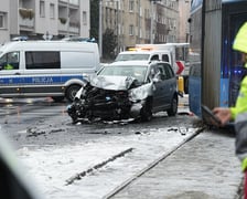 Akcja służb po wypadku na skrzyżowaniu Hallera z Gajowicką