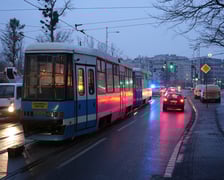 Złamany pantograf przy Pułaskiego - trwa naprawa