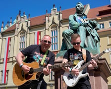 <p>Gitarzyści z całej Polski na wrocławskim Rynku podczas Gitarowego Rekordu Świata</p>
