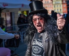 <p>Gitarzyści z całej Polski na wrocławskim Rynku podczas Gitarowego Rekordu Świata</p>