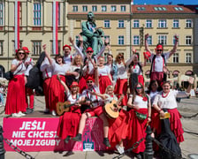 <p>Gitarzyści z całej Polski na wrocławskim Rynku podczas Gitarowego Rekordu Świata</p>