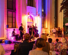 <p>Koncert 2 sierpnia na dziedzińcu Synagogi pod Białym Bocianem&nbsp;</p>