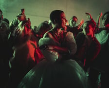 Kadr z serialu "Infamia" Netflixa