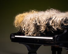 <p>Scena ze spektaklu &bdquo;I love Chopin&rdquo; Wrocławskiego Teatru Pantomimy</p>