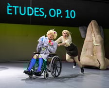 <p>Scena ze spektaklu &bdquo;I love Chopin&rdquo; Wrocławskiego Teatru Pantomimy</p>