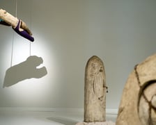 <p>Prace Marii Pinińskiej-Bereś na wystawie w Pawilonie Czterech Kopuł we Wrocławiu</p>