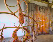 Zdjęcie z wystawy "Świątynia Baśni" w galerii BWA Wrocław Główny