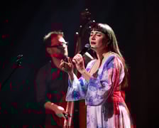 <p>Koncert "I tak przyjdzie wiosna!" został zorganizowany po to, żeby pom&oacute;c ludziom, kt&oacute;rzy ucierpieli w czasie wrześniowej powodzi. Na zdjęciu Kasia Pakosa&nbsp;</p>