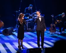 <p>Koncert "I tak przyjdzie wiosna!" został zorganizowany po to, żeby pom&oacute;c ludziom, kt&oacute;rzy ucierpieli w czasie wrześniowej powodzi. Na zdjęciu Justyna Szafran i Janek Konieczny&nbsp;</p>