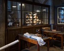 Plan zdjęciowy do filmu „The Travellers” w pałacu Wallenberg-Pachalych