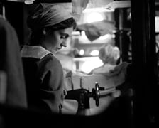 kadr z filmu Dziewczyna z igłą