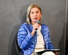 <p>Wiceprezydent Renata Granowska podczas konferencji festiwalu Jazz nad Odrą</p>