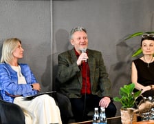 <p>Wiceprezydent Renata Granowska, Igor Pietraszewski, szef artystyczny i Olga Nowakowska, dyrektor Strefy Kultury Wrocław podczas konferencji festiwalu Jazz nad Odrą</p>