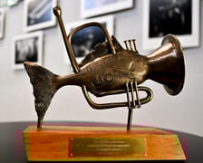 <p>Statuetka Rybotrąbki dla młodych jazzman&oacute;w</p>