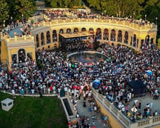 <p class="MsoNormal"><strong>HARMONOGRAM WYDARZEŃ ŚWIĘTA WROCŁAWIA 2026 OD 22.06. DO 30.06.</strong></p>
<p class="MsoNormal"><strong>22 CZERWCA</strong></p>
<p class="MsoNormal"><strong>godz. 20.00 <span style="color: #ee0000;">Koncert Orkiestry Wojskowej</span></strong> Muzyka filmowa w wykonaniu Orkiestry Reprezentacyjnej Wojsk Lądowych we Wrocławiu z udziałem ch&oacute;ru Bastion Sakwowy www.orwl.wp.mil.pl</p>
<p class="MsoNormal"><strong>23 CZERWCA </strong></p>
<p class="MsoNormal"><strong>godz. 18.00&ndash;20.<span style="color: black; mso-themecolor: text1;">00</span><span style="color: #ee0000;"> Koncert &ndash; Muzyczny Bastion ze studiem 202 </span></strong>Bastion Sakwowy</p>