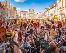 <p>Gitarowy Rekord Świata 2025 na wrocławskim rynku</p>