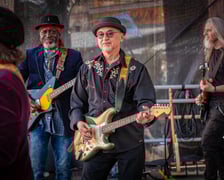 <p>Leszek Cichoński na Gitarowym Rekordzie Świata 2025</p>
