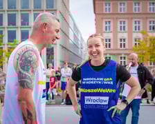 <p>Martyna Pyka i Maciej Zieliński na meczu koszykówki na pl. Nowy Targ</p>