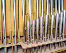 <p>Piszczałki organ&oacute;w w katedrze wrocławskiej</p>