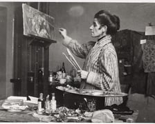 <p>Olga Boznańska w pracowni przy ul. Wolskiej w Krakowie, ok. 1920</p>