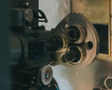 <p>Zdjęcia Jerzego Wypycha w książce &bdquo;Te wszystkie Raje, Zrywy i Jutrzenki. O małych kinach na Dolnym Śląsku&rdquo; układają się w rodzaj eseju fotograficznego</p>