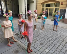 <p>Plan zdjęciowy serialu &bdquo;Czarna śmierć&rdquo; w Sukiennicach i obok Ratusza</p>