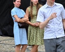 <p>Plan zdjęciowy serialu &bdquo;Czarna śmierć&rdquo; w Sukiennicach i obok Ratusza</p>