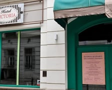 <p>Plan zdjęciowy serialu &bdquo;Czarna śmierć&rdquo; w Sukiennicach i obok Ratusza</p>