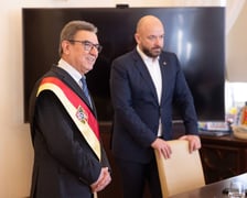 <p>Wizyta młodzieży w gabinecie prezydenta Wrocławia Jacka Sutryka&nbsp;</p>