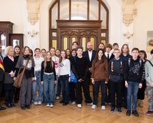 <p>Wizyta młodzieży w gabinecie prezydenta Wrocławia Jacka Sutryka&nbsp;</p>