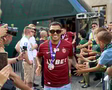 Kibice witają wicemistrzów Polski - drużynę Śląska Wrocław - na wrocławskim Rynku.