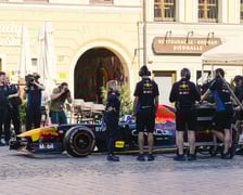 Bolid F1 RB7 w Rynku, 27 maja 2024