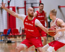 <p class="MsoNormal">24-letni koszykarz podpisał kontrakt ze Śląskiem Wrocław w czerwcu tego roku. Grał w Arce Gdynia, wcześniej m.in. we Włocławku, Bydgoszczy i Radomiu. Tak przedstawiają go pracownicy WKS-u: &bdquo;jeden z najlepszych polskich zawodnik&oacute;w na pozycji podkoszowego (&hellip;) sezon 2023/24 był dla niego przełomowy (&hellip;) był jednym z najbardziej wyr&oacute;żniających się zawodnik&oacute;w gdyńskiego klubu. Dobra forma zaowocowała powołaniem do reprezentacji Polski." <br />W olimpijskim turnieju 3x3 wystąpi ze składem Michał Sokołowski, Przemysław Zamojski (chorąży reprezentacji Polski), Filip Matczak.</p>