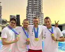 <p>Złota sztafeta z Bartoszem Makowskim z Wrocławia (pierwszy od lewej)</p>