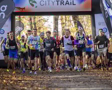 Bieg CITY TRAIL w Lesie Osobowickim we Wrocławiu. Zdjęcia biegaczy