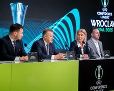 Od lewej: Łukasz Wachowski, Cezary Kulesza, Renata Granowska i Marcin Przychodny. Konferencja na stadionie, 28 kwietnia 2025 roku