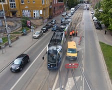 Naprawa uszkodzonego torowiska na ulicy Pułaskiego (13 maja 2026)