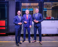 Prezes MPK Witold Woźny, wiceprezes Skoda Transportation Tomáš Ignačák i wiceprezes MPK Wrocław Przemysław Nowicki