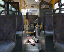 Zderzenie tramwaju z autobusem na TAT na ul. Strzegomskiej.