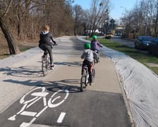 Nowe drogi rowerowe powstały przy ulicach Racławickiej i Skarbowców. Trwa budowa ciągu pieszo-rowerowego przy ul. Spiskiej.