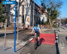 Nowe drogi rowerowe powstały przy ulicach Racławickiej i Skarbowców. Trwa budowa ciągu pieszo-rowerowego przy ul. Spiskiej.