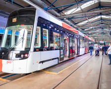 <p>W czerwcu we Wrocławiu testowany był tramwaj Skoda 52T</p>