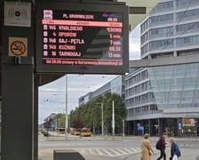 Testy nowych tablic przystankowych na Rondzie Reagana we Wrocławiu