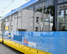 Niebiesko-żółty tramwaj będzie kursował na różnych liniach