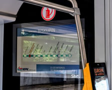 W zmodernizowanych tramwajach pojawiły się rozwiązania poprawiające komfort i bezpieczeństwo pasażerów