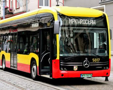 Testowany przez MPK Wrocław autobus bezprzegubowy wjechał już na ulice Wrocławia