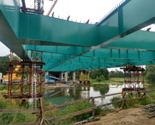 Budowa mostu przez Oławę w ciągu przyszłej Alei Wielkiej Wyspy idzie zgodnie z planem