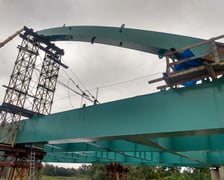 Budowa mostu przez Oławę w ciągu przyszłej Alei Wielkiej Wyspy idzie zgodnie z planem